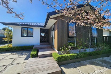 Photo of property in 20 Isleworth Road, Bishopdale, Christchurch, 8053