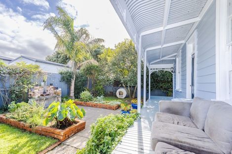 Photo of property in 2 Smith Street, Raglan, 3225