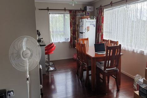 Photo of property in 2/66 Aviemore Drive, Highland Park, Auckland, 2010