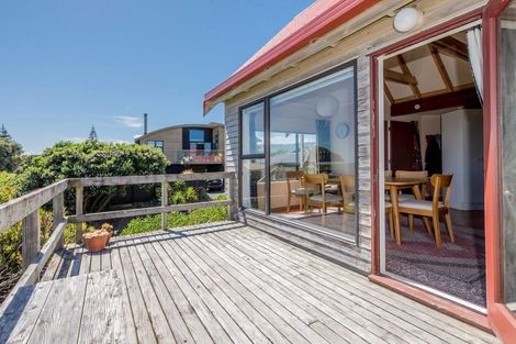 Photo of property in 6 Stonewall Grove, Waikanae Beach, Waikanae, 5036