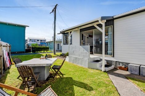 Photo of property in 18 Third Avenue, Urenui, 4377