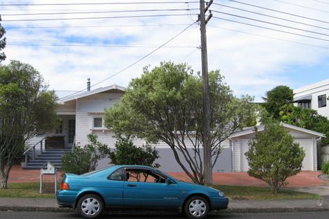 Photo of property in 2/40a Norwood Road, Bayswater, Auckland, 0622