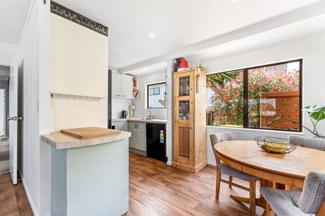 Photo of property in 30b Gledstane Road, Stanmore Bay, Whangaparaoa, 0932