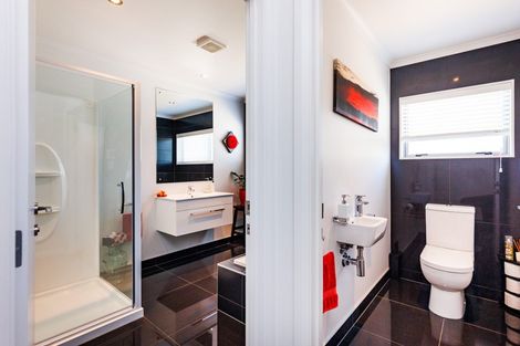 Photo of property in 3 Cheltenham Lane, Awapuni, Palmerston North, 4412