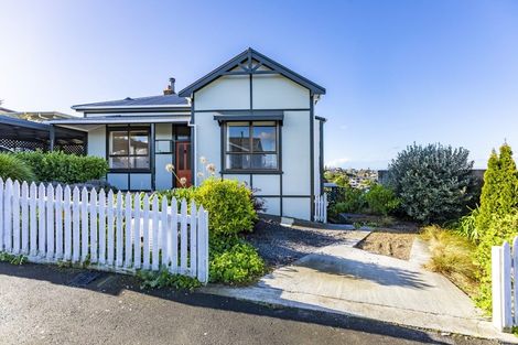 Photo of property in 19 Havelock Road, Hospital Hill, Napier, 4110