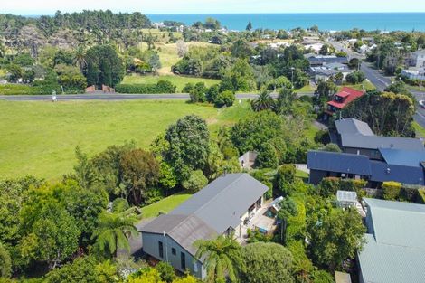 Photo of property in 108a Wairau Road, Oakura, 4314