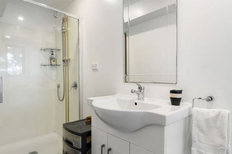 Photo of property in 2/1 Mulberry Place, Glenfield, Auckland, 0629