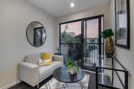 Photo of property in 2/114 Saddleback Rise, Murrays Bay, Auckland, 0630