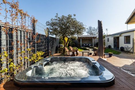 Photo of property in 52 Clarence Cox Crescent, Pirimai, Napier, 4112