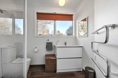 Photo of property in 71 Tarata Road, Inglewood, 4387