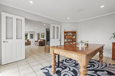 Photo of property in 76 Polson Hill Drive, Aokautere, Palmerston North, 4471