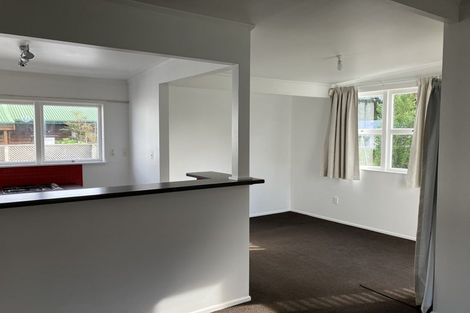 Photo of property in 2/17a Hillcrest Avenue, Hillcrest, Auckland, 0627