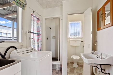 Photo of property in 16 Banks Street, Cooks Beach, Whitianga, 3591