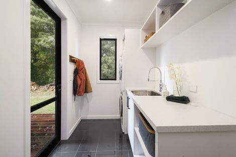 Photo of property in 12 Lancewood Way, Kinloch, Taupo, 3377