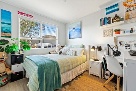 Photo of property in 27 Arlette Place, Massey, Auckland, 0614