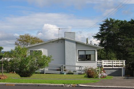 Photo of property in 40 Gloria Avenue, Te Atatu Peninsula, Auckland, 0610