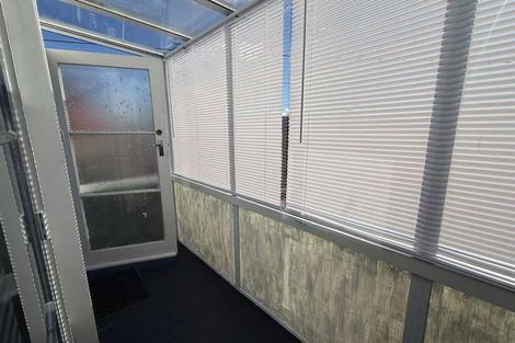 Photo of property in 1/76 Kaurilands Road, Titirangi, Auckland, 0604