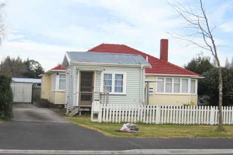 Photo of property in 2 Tranmere Road, Fairfield, Hamilton, 3214