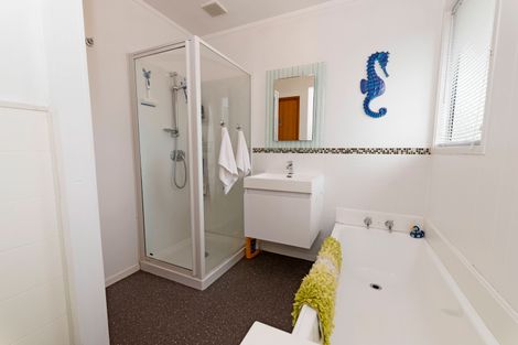 Photo of property in 14 Penfold Place, Henderson, Auckland, 0610