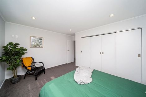 Photo of property in 10 Montana Place, Merrilands, New Plymouth, 4312