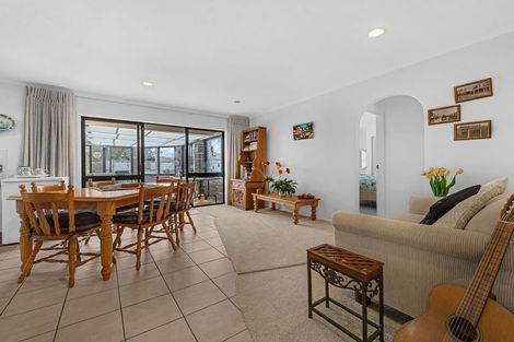 Photo of property in 120 Walter Strevens Drive, Conifer Grove, Takanini, 2112