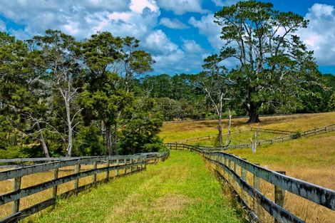 Photo of property in 11 Tawa Road, Kumeu, 0891