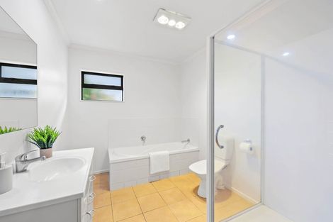 Photo of property in 37 Nicholas Gibbons Drive, Clendon Park, Auckland, 2103