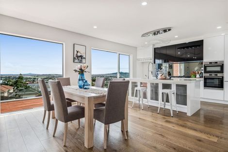 Photo of property in 23 Bartells Drive, Goodwood Heights, Auckland, 2105