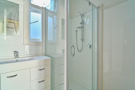 Photo of property in 402b Queen Street East, Hastings, 4122