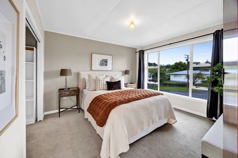 Photo of property in 117 Awanui Street, Merrilands, New Plymouth, 4312