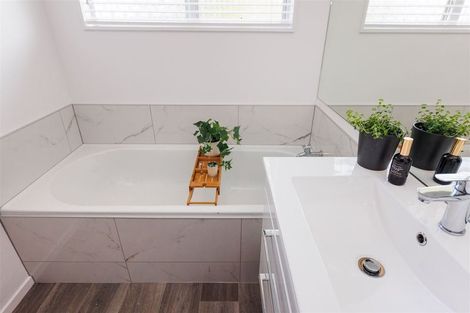 Photo of property in 17 Palliser Place, Milson, Palmerston North, 4414