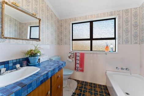 Photo of property in 43 Oriwa Crescent, Otaki, 5512