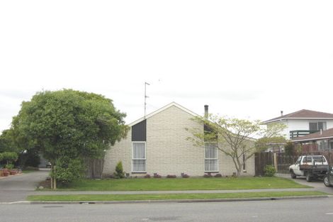 Photo of property in 35 Queenspark Drive, Parklands, Christchurch, 8083