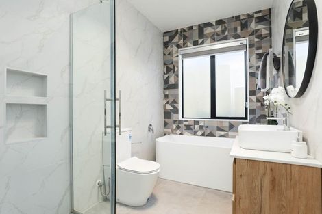 Photo of property in 7 James Elliot Way, Pokeno, 2402