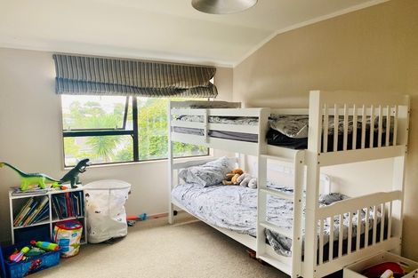 Photo of property in 2/7 Lynngate Place, Hillcrest, Auckland, 0627