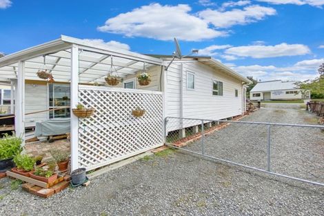 Photo of property in 8 Paraekaretu Street, Hunterville, 4730