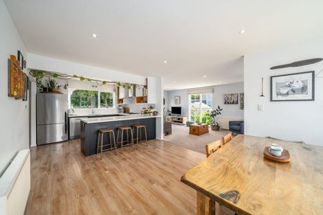 Photo of property in 2 Newnham Court, Tawa, Wellington, 5028