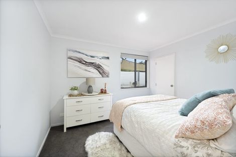 Photo of property in 21 Misty Valley Drive, Henderson, Auckland, 0612