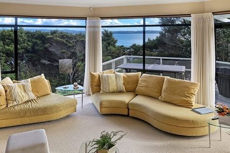 Photo of property in 9 Poaka Place, Beach Haven, Auckland, 0626