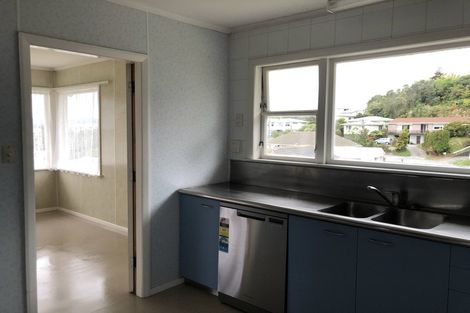 Photo of property in 75 Kenmore Street, Newlands, Wellington, 6037