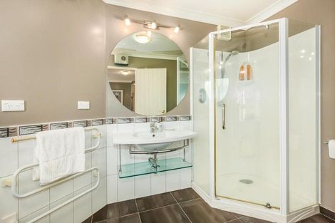 Photo of property in 5 Shearwater Rise, Paraparaumu Beach, Paraparaumu, 5032