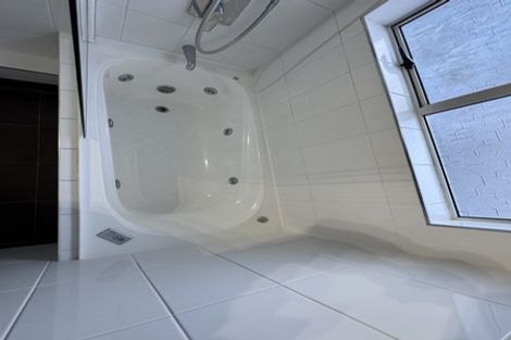 Photo of property in 1/3 Miraka Place, Birkenhead, Auckland, 0626