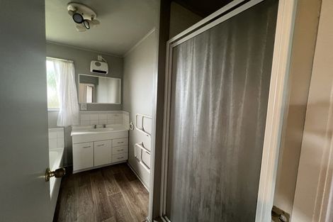 Photo of property in 7 Trias Road, Totara Vale, Auckland, 0629