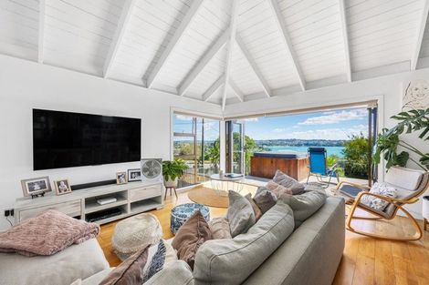 Photo of property in 1126 Whangaparaoa Road, Tindalls Beach, Whangaparaoa, 0930