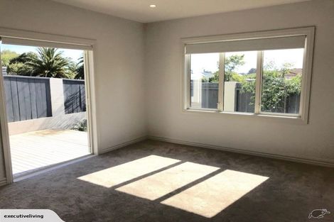 Photo of property in 18 Record Street, Fitzroy, New Plymouth, 4312