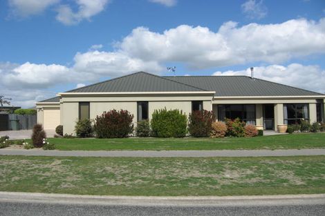 Photo of property in 3 Devon Crescent, Darfield, 7510