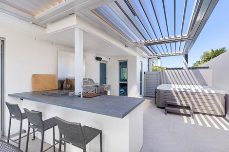 Photo of property in 40 Oceania Place, Mellons Bay, Auckland, 2014