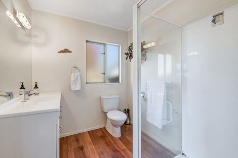 Photo of property in 5 Rifleman Rise, Unsworth Heights, Auckland, 0632