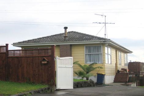Photo of property in 5 Doone Place, Massey, Auckland, 0614