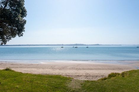 Photo of property in 68 Tindalls Bay Road, Tindalls Beach, Whangaparaoa, 0930